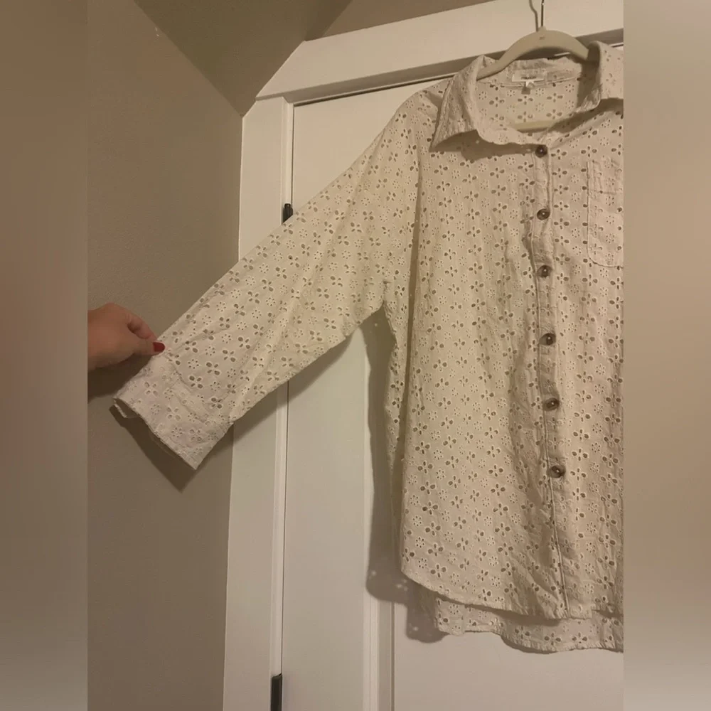 Eyelet button down - Picture 4 of 6